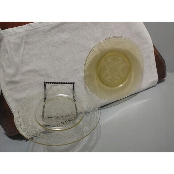 Set of 3 Yellow Macbeth Evans S PATTERN CRYSTAL 8 1/4" LUNCHEON PLATES - Picture 1 of 8